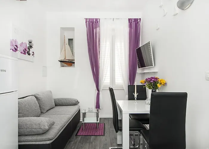 Mihaela Apartment