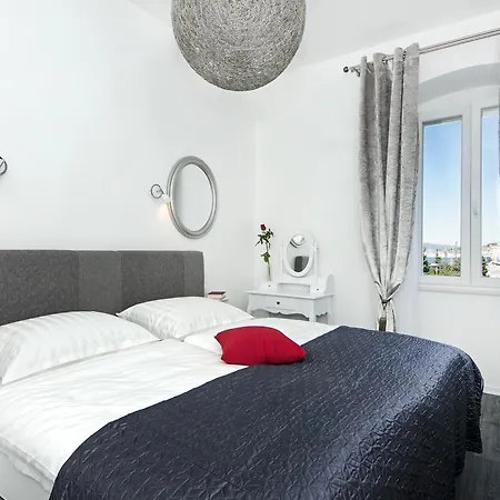 Mihaela Apartment