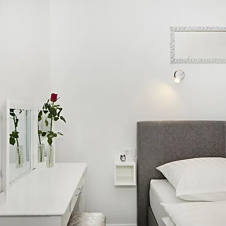 Mihaela Apartment *