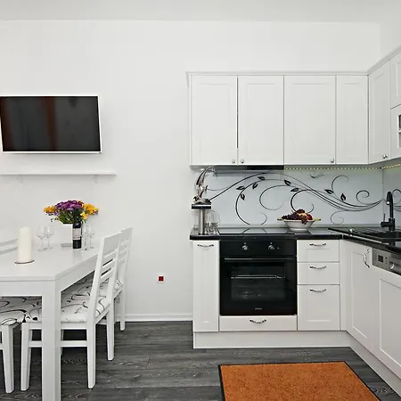 Mihaela Apartment Split
